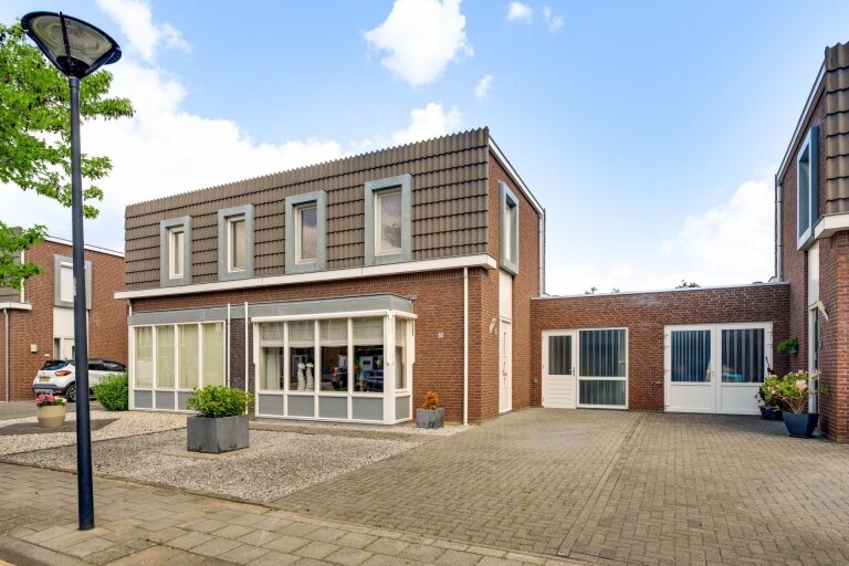 REUVER					Lavendelheide 10